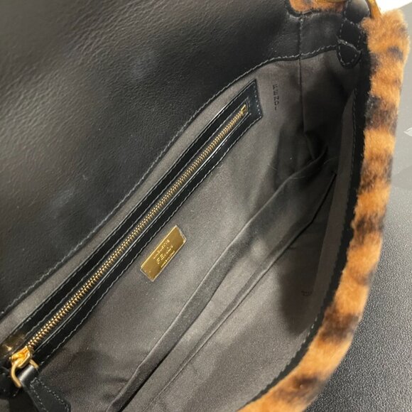 Fendi Baguette Medium FF Shearling Sheepskin Hand/Shoulder Bag (JB1297) - Picture 7 of 10